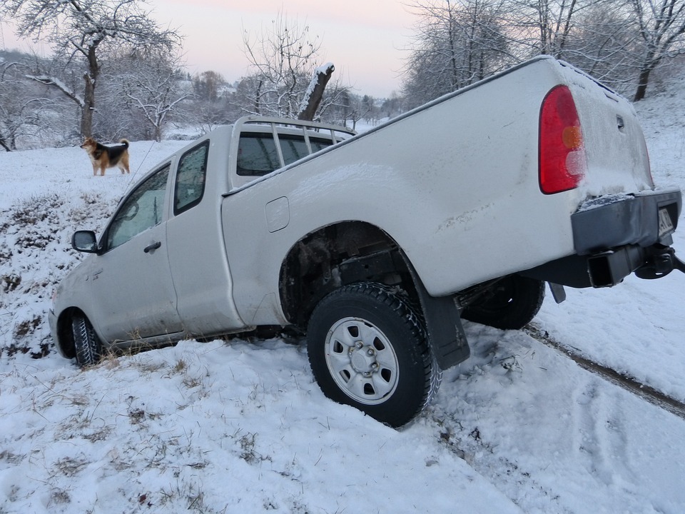 Auto Unfall im Schnee. Kfz-Flottenversicherung Schadensfall